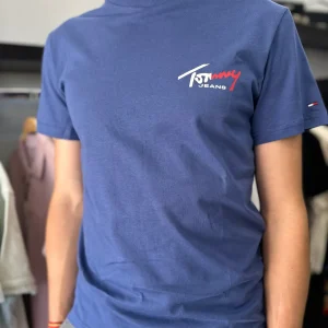 Camiseta Tommy azul firma logo