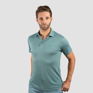 Polo de tejido de bambú, cómodo y ligero.
