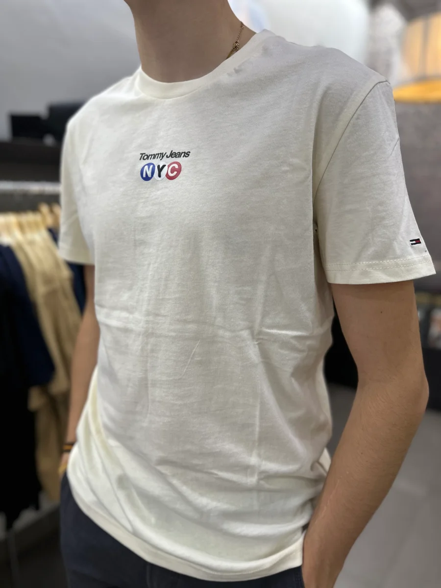 Camiseta Tommy crema logo NYC en colores bandera - Imagen 5