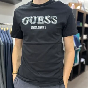 Camiseta Guess negra logo bordado