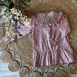 VESTIDO FLORAL Y CUELLO