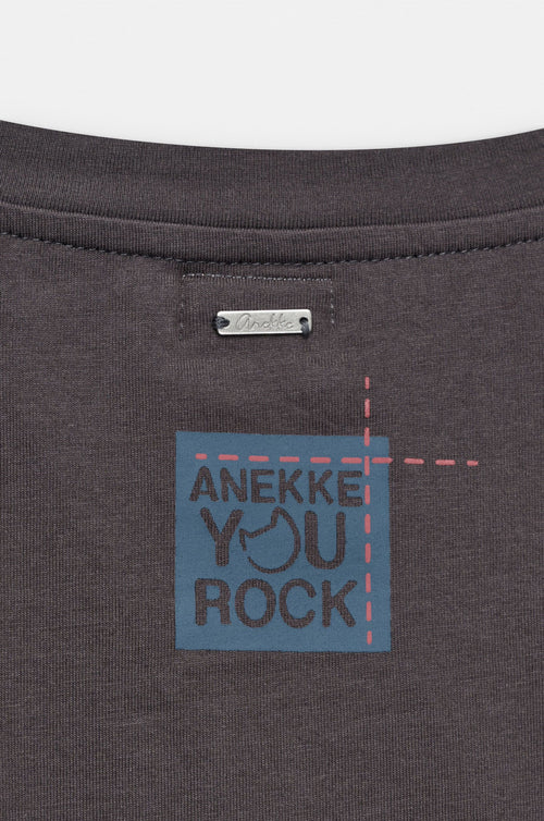 Camiseta gris con mangas estampadas ANEKKE - Imagen 5