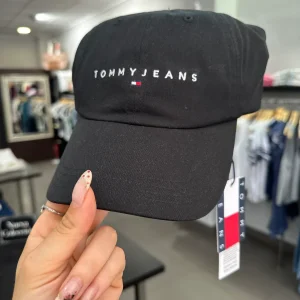 GORRA TOMMY JEANS NEGRA