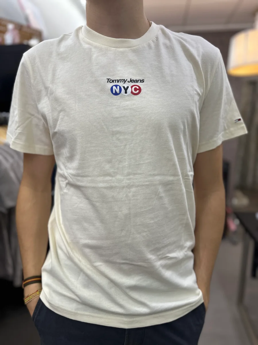 Camiseta Tommy crema logo NYC en colores bandera - Imagen 6