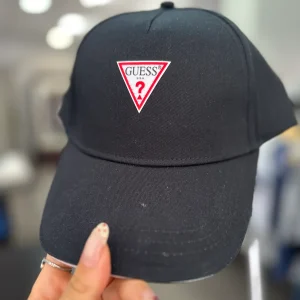 GORRA GUESS NEGRA CON LOGO