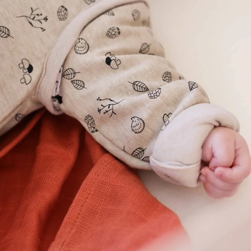 SACO DORMIR MANGAS DESMONTABLES HOJA BEIGE - Imagen 4