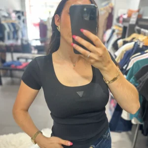 Camiseta Guess canalé negra