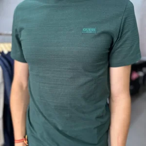 Camiseta Guess verde logo bordado