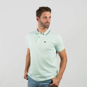 Polo hombre piqué, listado en el cuello.