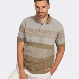 Polo punto piqué manga corta de hombre con bolsillo a raya y franjas desiguales tono tostado