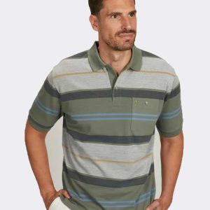 Polo manga corta con bolsillo de hombre punto piqué, color verde con rayas en azul y otros colores