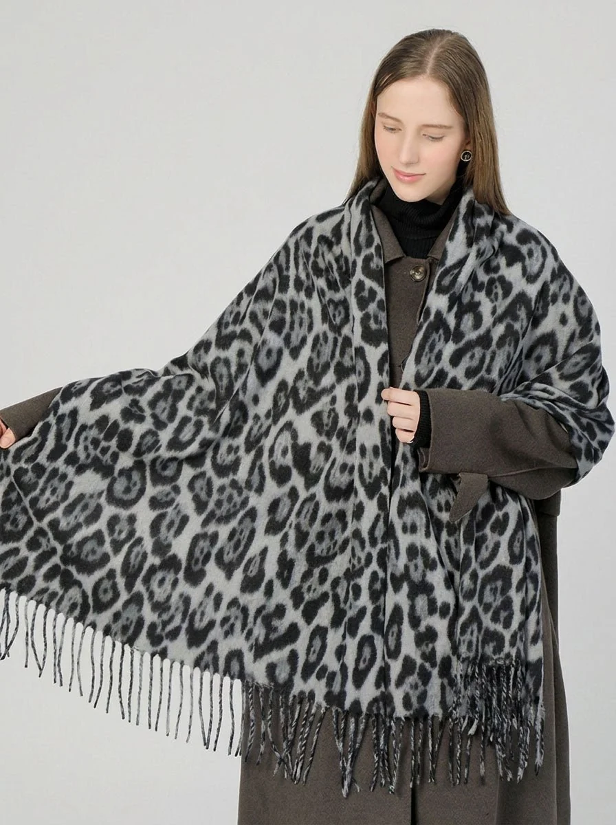 Women Leopard Print Fringe Scarf - Imagen 4