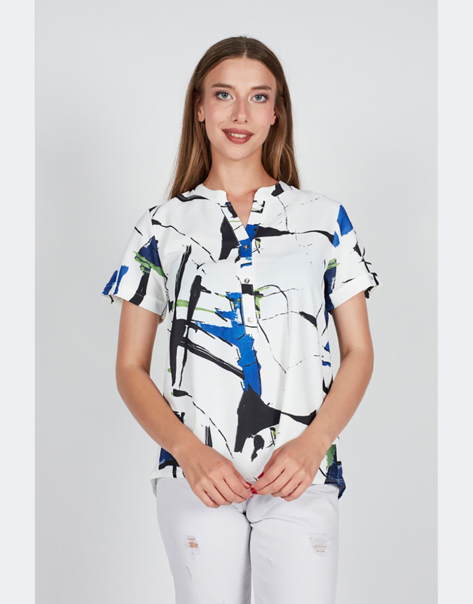 Blusa camiseta mujer tela cuello mao con abertura botones estampado abstracto fondo blanco