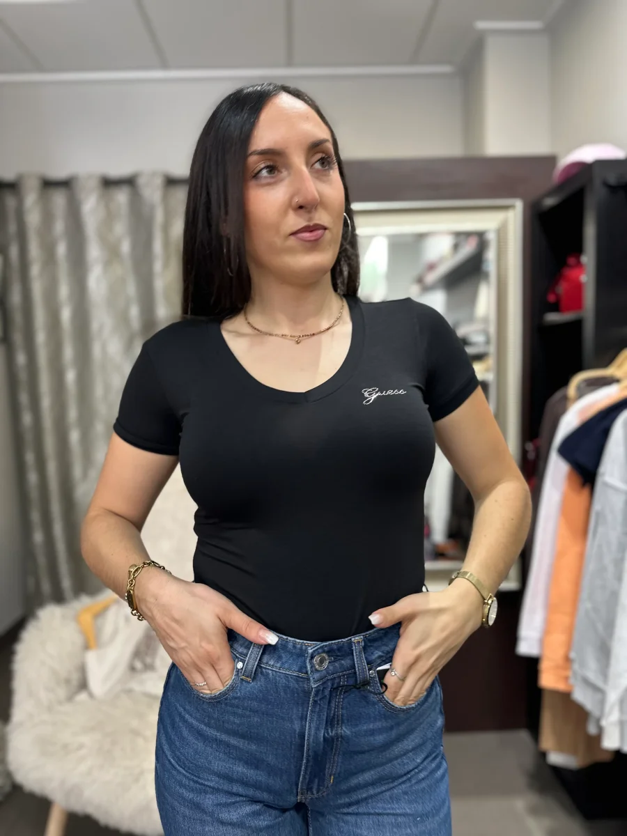 Camiseta Guess negra tencel - Imagen 4