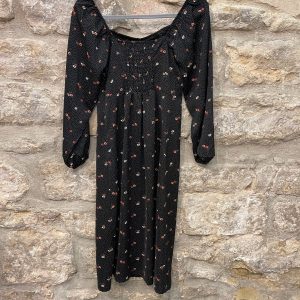 Vestido CLOVE Flores Manga Larga BRAVE SOUL
