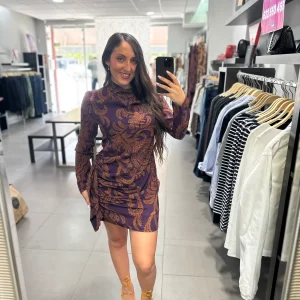 VESTIDO SILBON BERENJENA Y TEJA CON FRUNCIDO