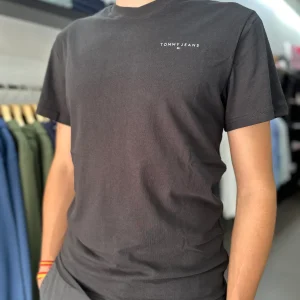 CAMISETA TOMMY JEANS NEGRA