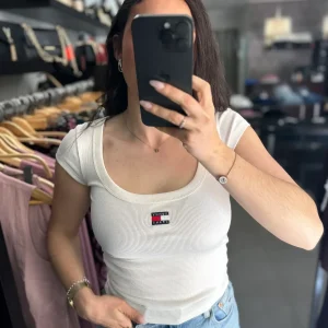 Camiseta Tommy canalé blanca escote cuadrado