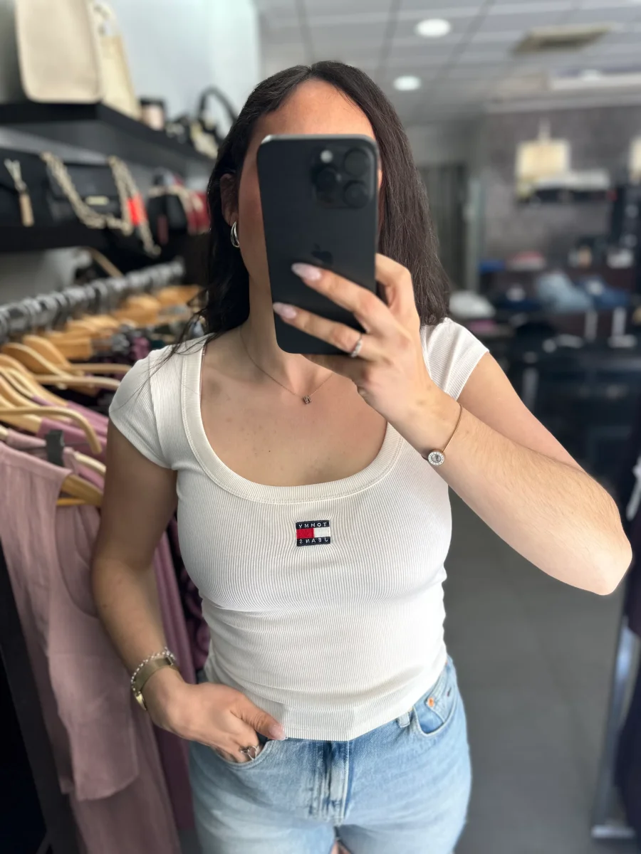 Camiseta Tommy canalé blanca escote cuadrado - Imagen 2