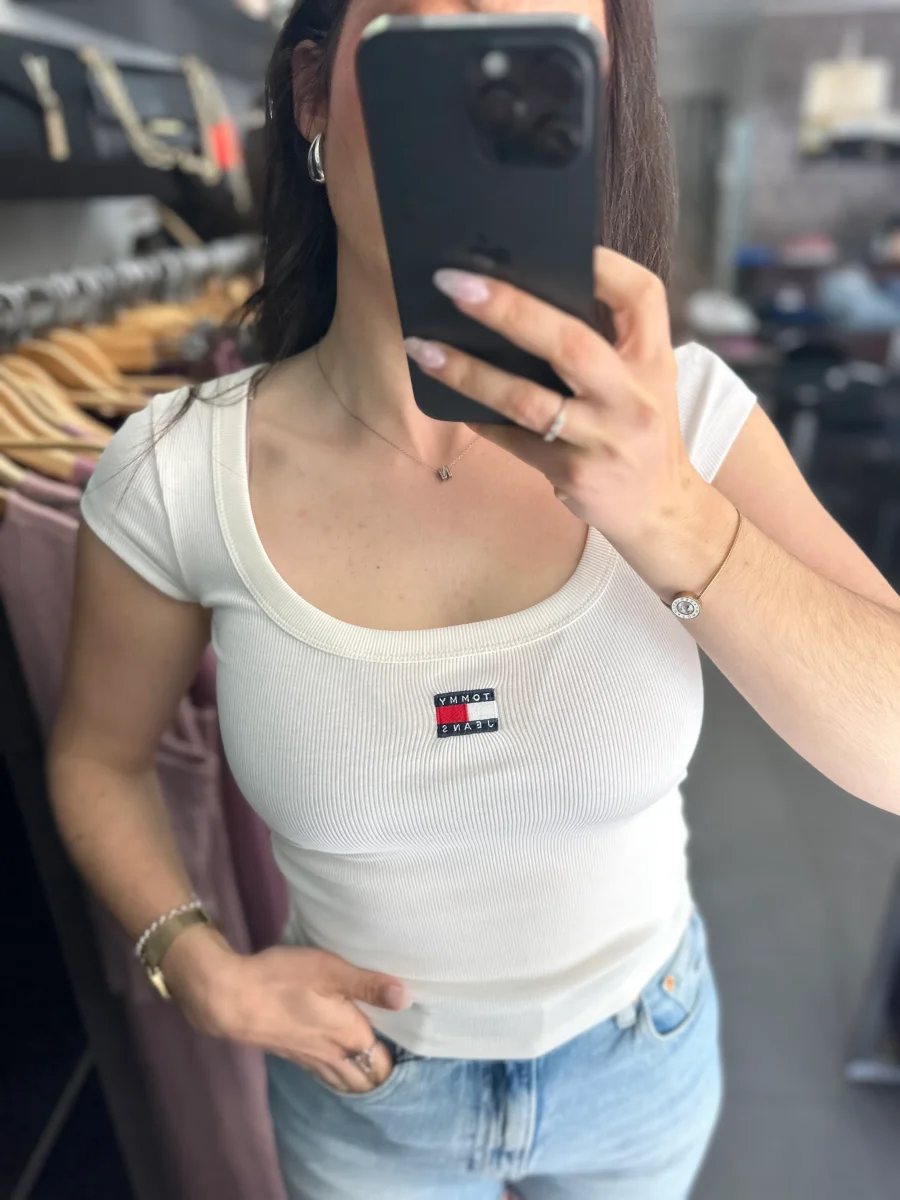 Camiseta Tommy canalé blanca escote cuadrado - Imagen 6