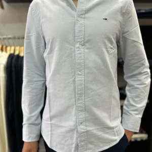 CAMISA TOMMY OXFORD CELESTE