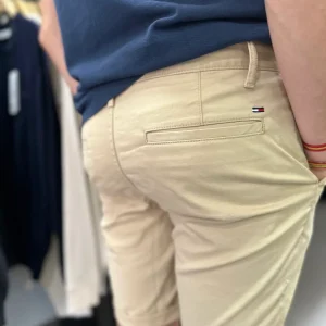 CHINO CORTO TOMMY CAMEL