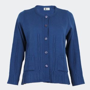 Chaqueta mujer punto cuello redondo y bolsillos con trencitas y detalle relieve en cuello y tapeta