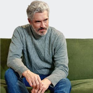 Jersey hombre punto cuello alto y trenzas en relieve