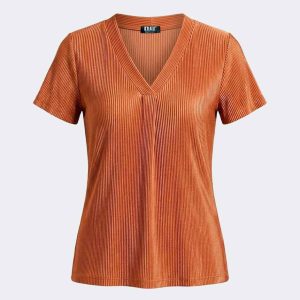 Camiseta mujer tela plisada cuello pico con pequeños puntitos