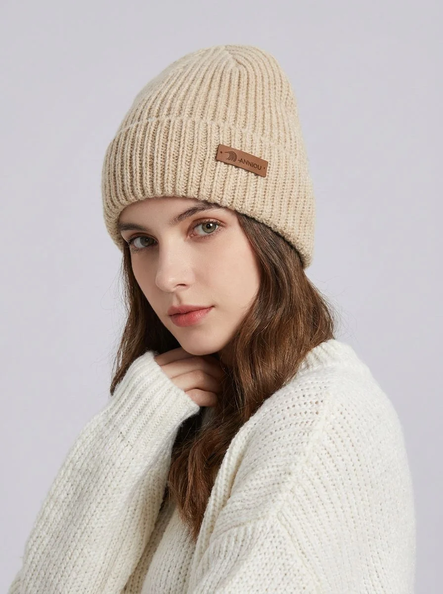 Women Rib Knit Leather Patch Beanie Hat - Imagen 8