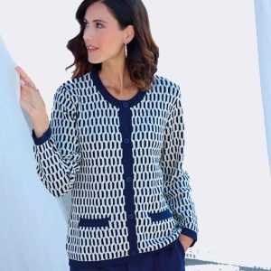 Chaqueta mujer de VERANO cuello redondo con bolsillos con dibujo geométrico en beig y marino