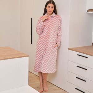 Bata Larga Mujer Abotonada Relieve Geométrico de Muslher. 258610