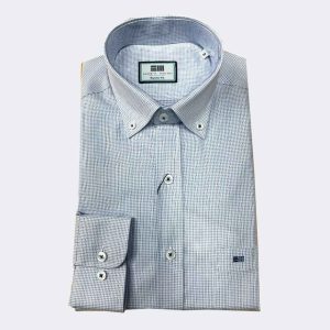 Camisa hombre manga larga tela fina pequeña muestra en azul