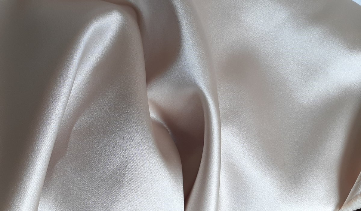 Camisón de mujer bordado en seda – Modelo Peonía - Imagen 8