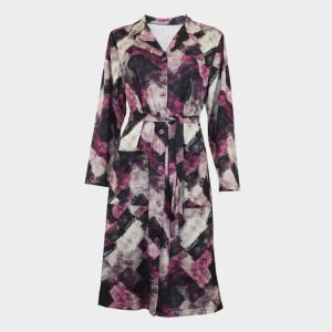 Bata de mujer de punto cuello solapa y bolsillos estampado abstracto pinceladas fucsia