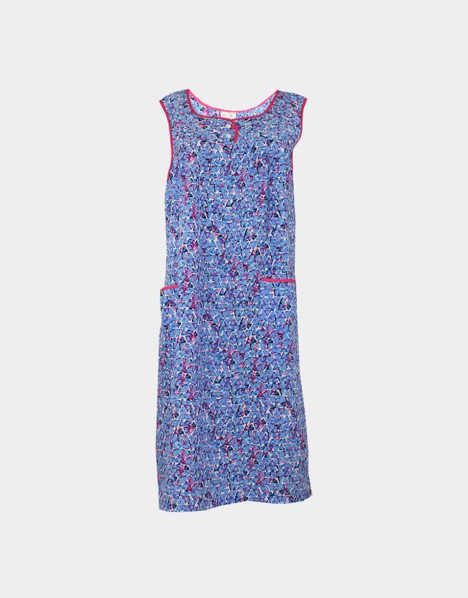 Bata vestido mujer tela SIN MANGAS detalle botones en canesú estampado triángulos en azul y detalles rosas - Imagen 2