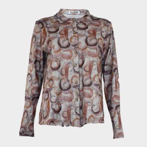 Blusa de mujer de punto con cuello camisero con botones estampado círculos  tonos tierra