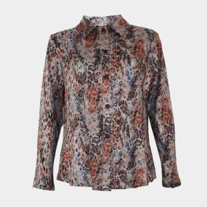 Blusa de mujer punto manga larga cuello camisero con botones estampado ‘animal print’ tonos tierra