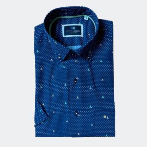 Camisa manga corta hombre fondo marino con muestra pequeña blanca  y hojas pequeñas de colores