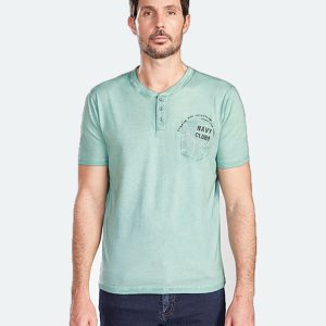 Camiseta punto hombre manga corta y tapeta con tres botones en cuello en color verde