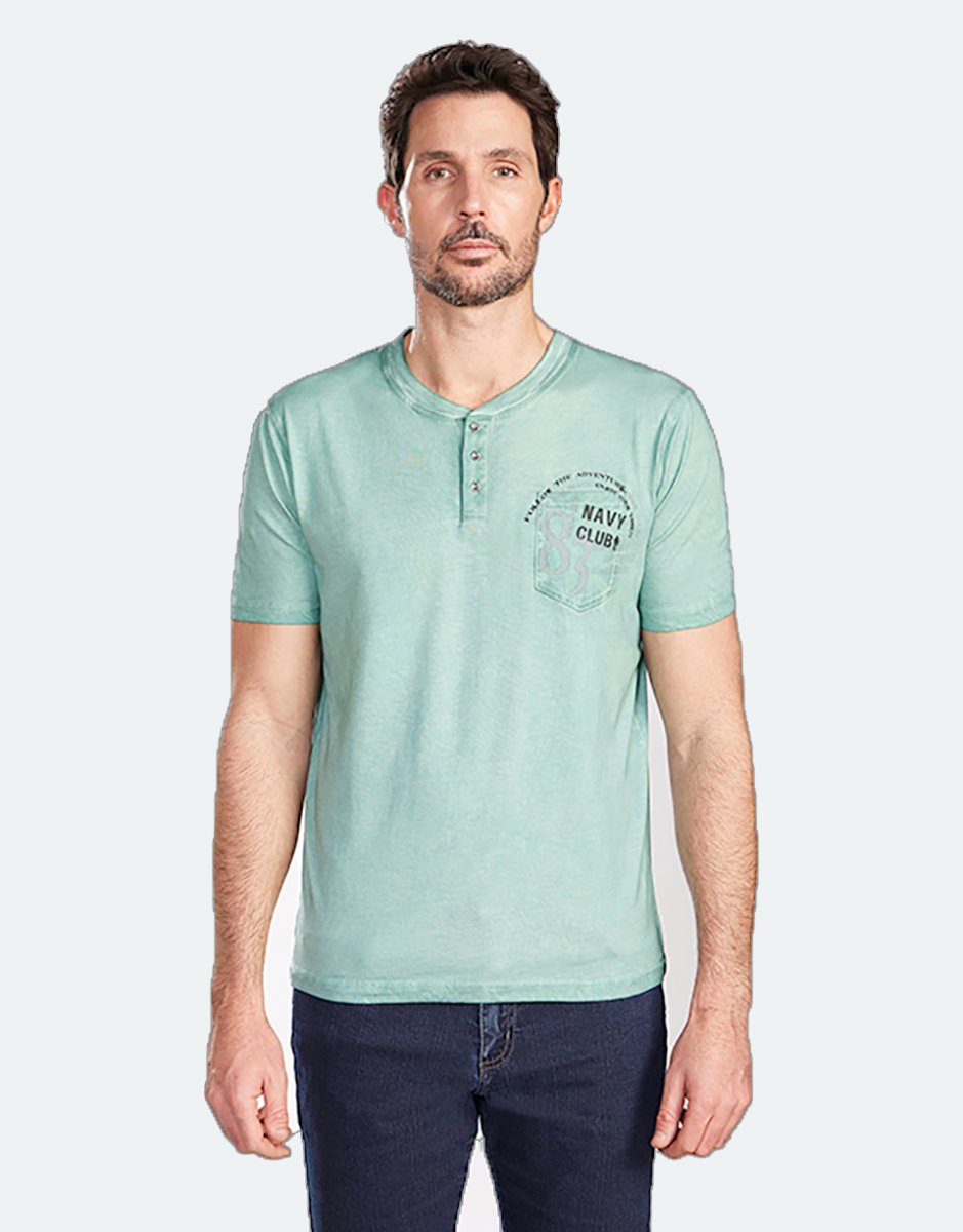 Camiseta punto hombre manga corta y tapeta con tres botones en cuello en color verde