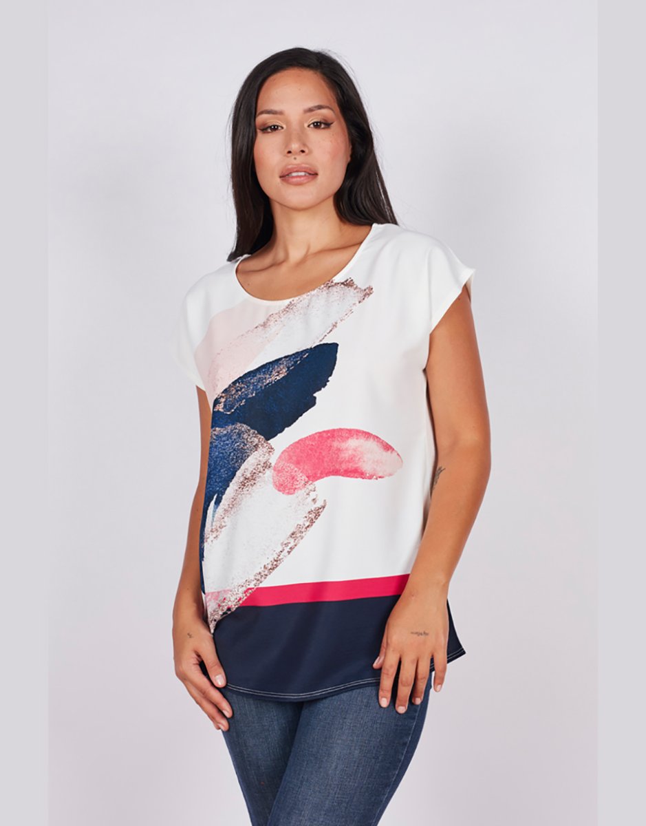 Camiseta tela mujer manga caída fondo blanco estampado a pinceladas grandes