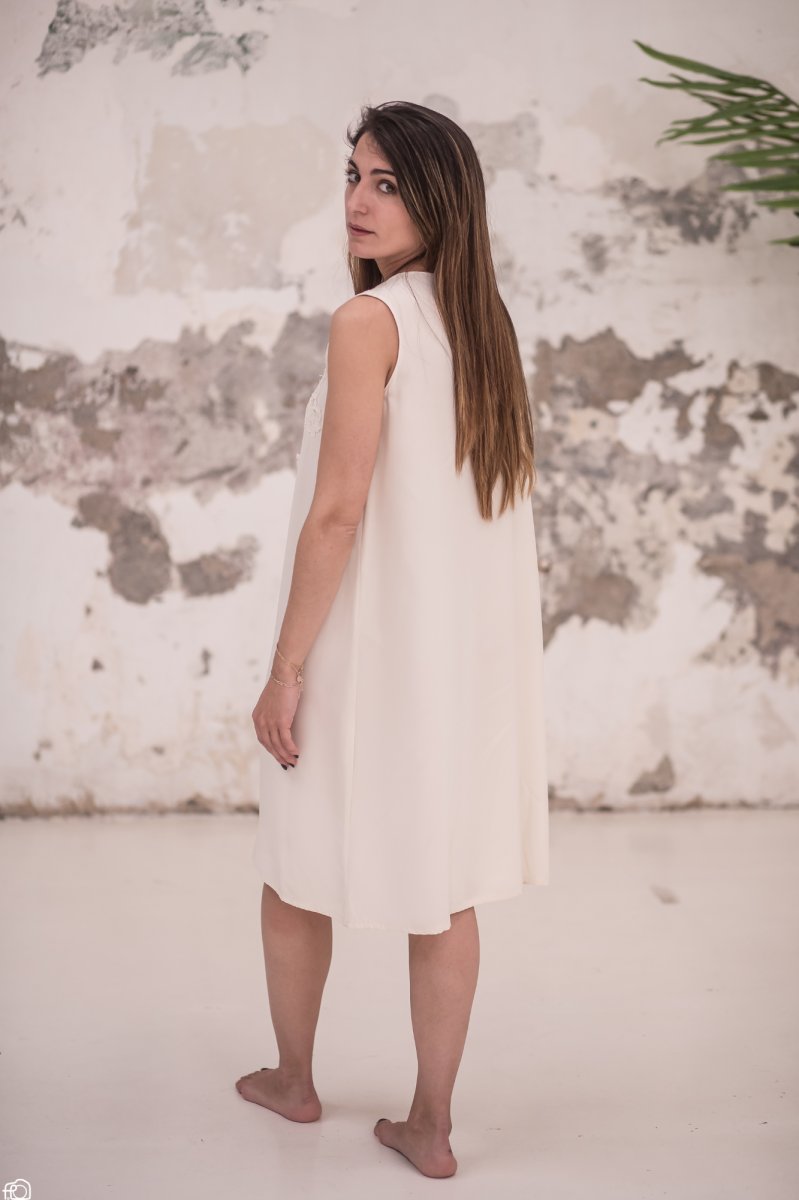 Camisón de mujer bordado en seda – Modelo Peonía - Imagen 4