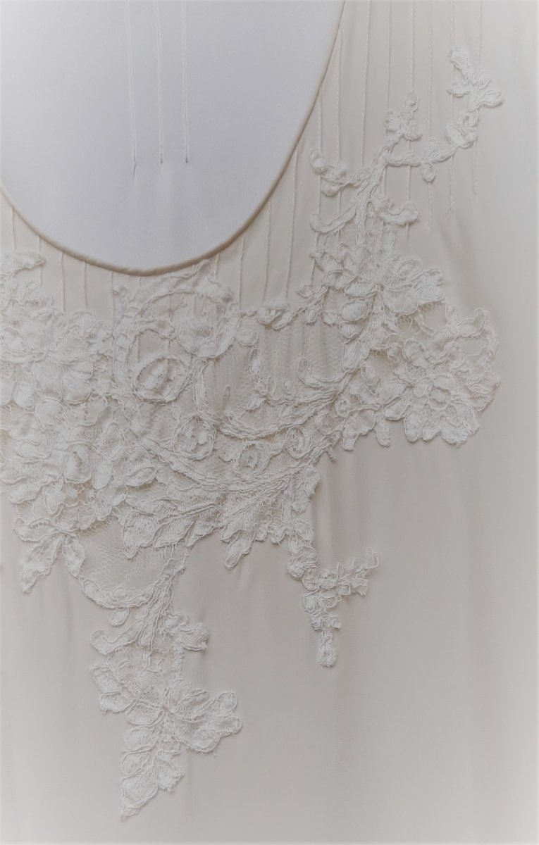 Camisón de mujer bordado en seda – Modelo Peonía - Imagen 6