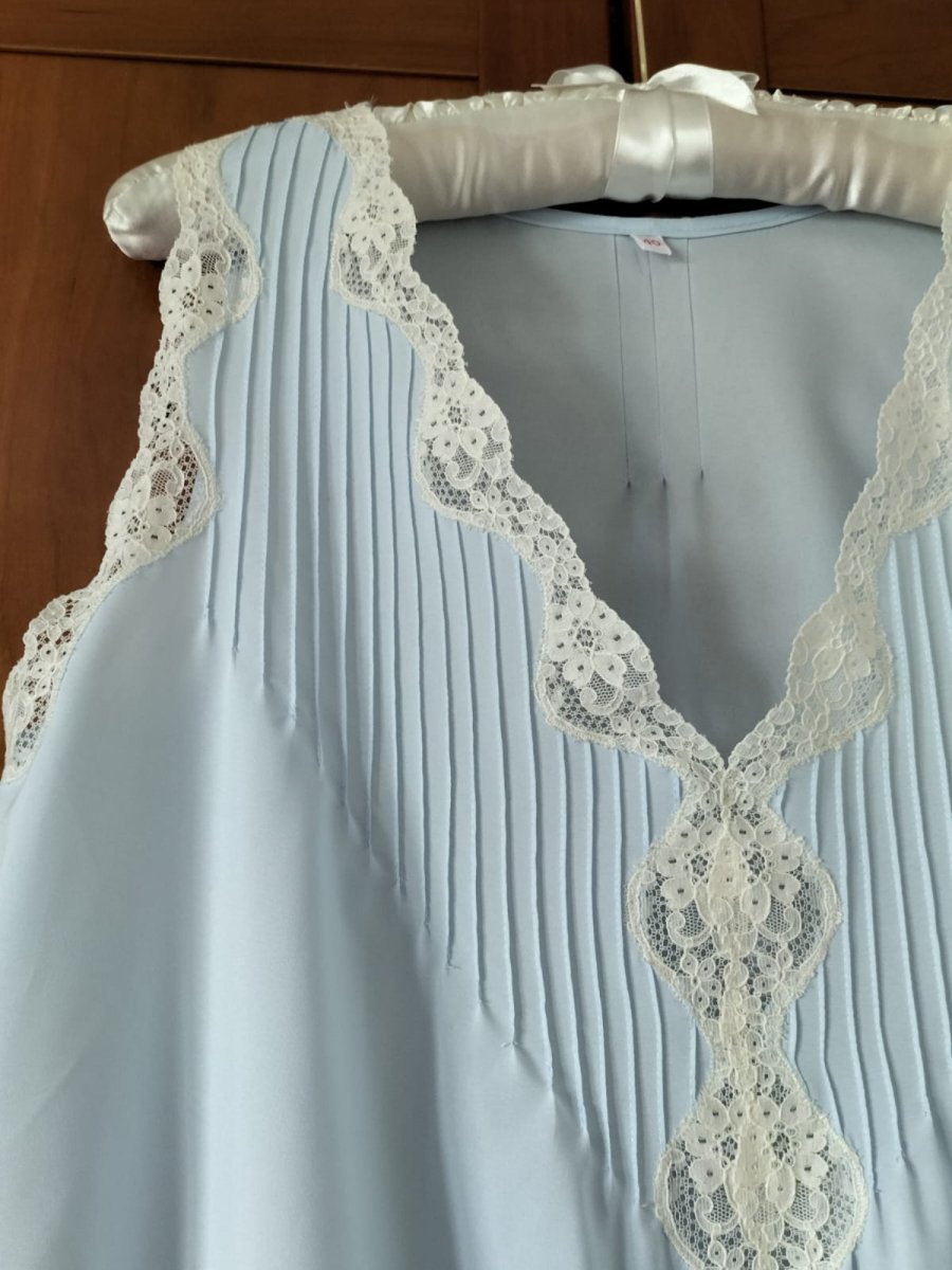 Camisón para mujer en seda y con encaje – Modelo Nomeolvides - Imagen 4