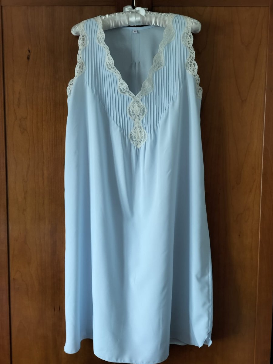 Camisón para mujer en seda y con encaje – Modelo Nomeolvides - Imagen 3