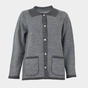 Chaqueta mujer cuello polo con bolsillos ‘nido de abeja’ en gris