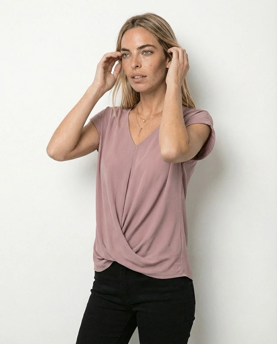 Camiseta Casual con Escote Corazón Cleo – Rosa - Imagen 5