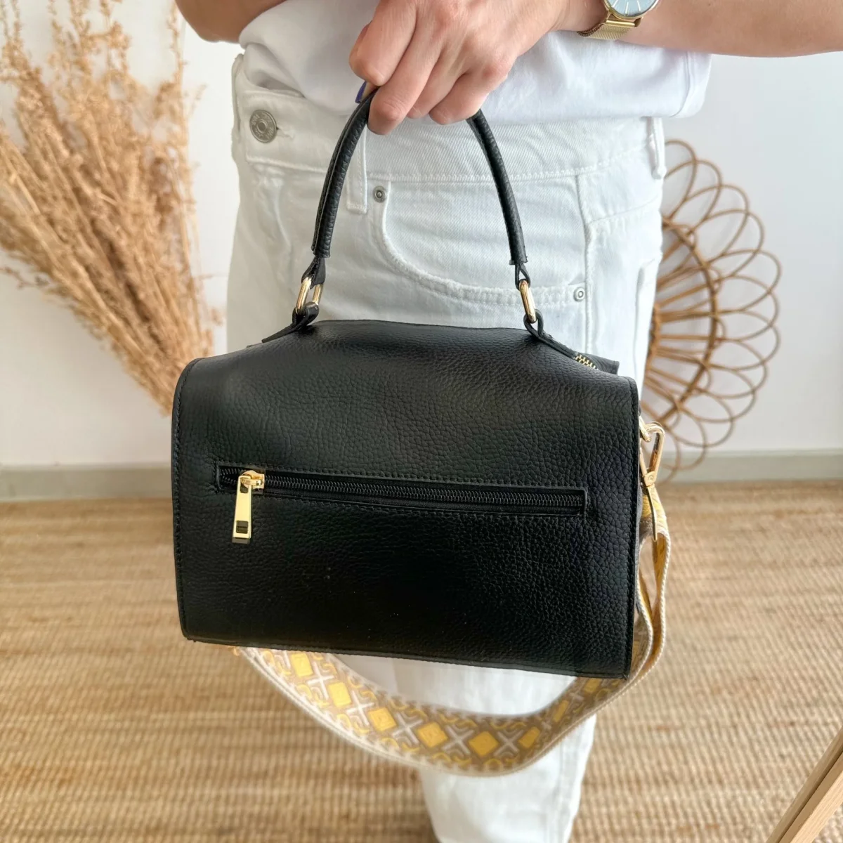 Bolso piel rec. bolsillos iniciales bordadas negro - Imagen 5