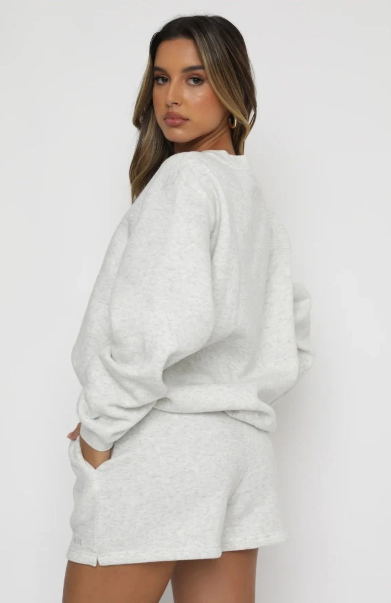 Women's Crewneck Sweatshirt & Shorts Set - Imagen 4